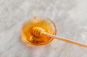 Discover natural DIY honey face masks for glowing skin using Organicajoy honey!